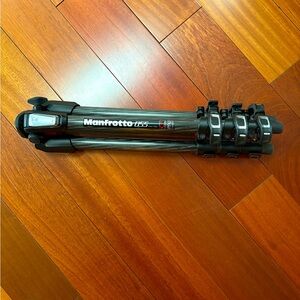 Manfrotto 055 MT055CXPRO4 carbon fiber adjustable tripod